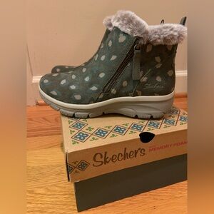 Sketchers memory foam ankle boots, new in box